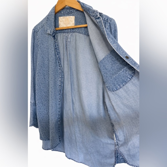 Bella Dahl Blue Leopard Tencel Hi-Low Button Down Shirt Size L - Picture 3 of 5